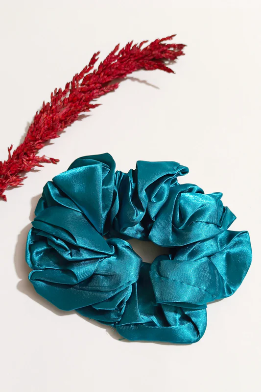 Scrunchies are designed to be less damaging than traditional hair ties. The fabric covering the elastic provides a cushion that reduces tension on the hair, helping prevent breakage and split ends.